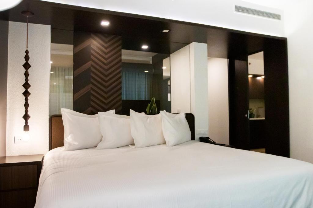 Eurobuilding Hotel & Suites Lecheria Buitenkant foto