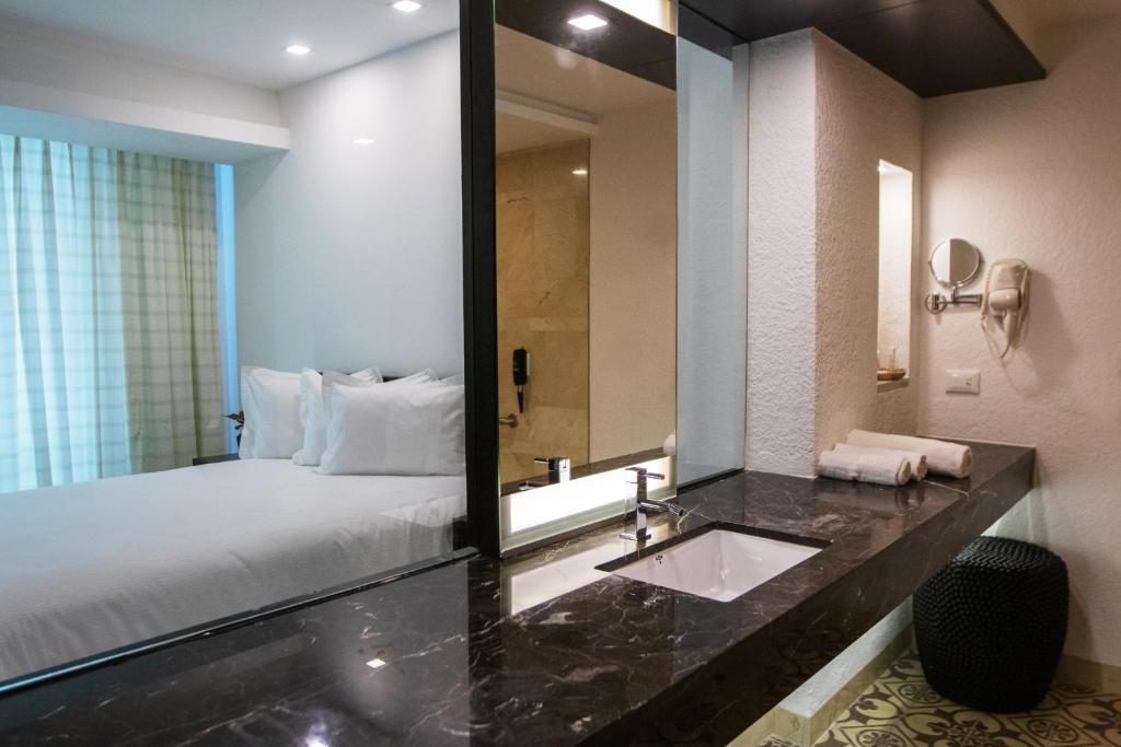 Eurobuilding Hotel & Suites Lecheria Buitenkant foto