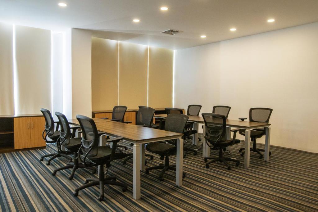 Eurobuilding Hotel & Suites Lecheria Buitenkant foto